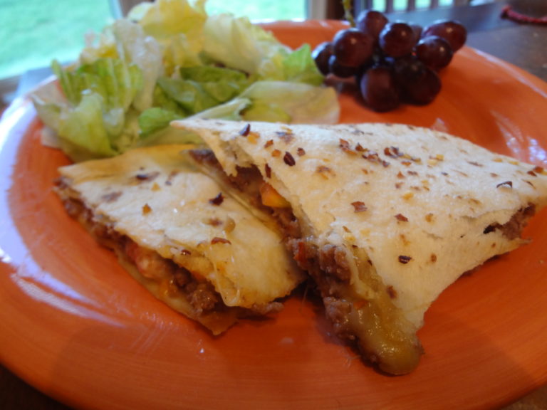 Cheeseburger Quesadilla - Harvest Meal On-The-Go www.herviewfromhome.com