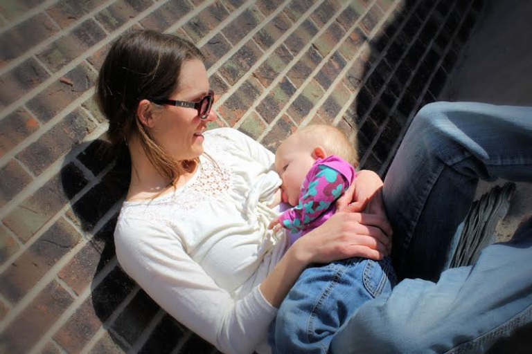 An Open Letter to the Chili's Waitress Who Thanked Me for Breastfeeding in Public www.herviewfromhome.com