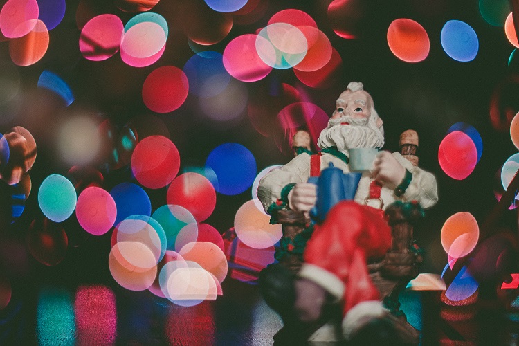 Why Can't Christians Believe in Santa? www.herviewfromhome.com