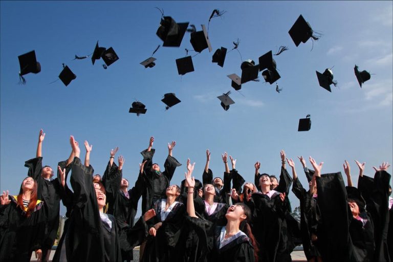 10 Graduation Gifts That Will Get You a Real Thank You www.herviewfromhome.com