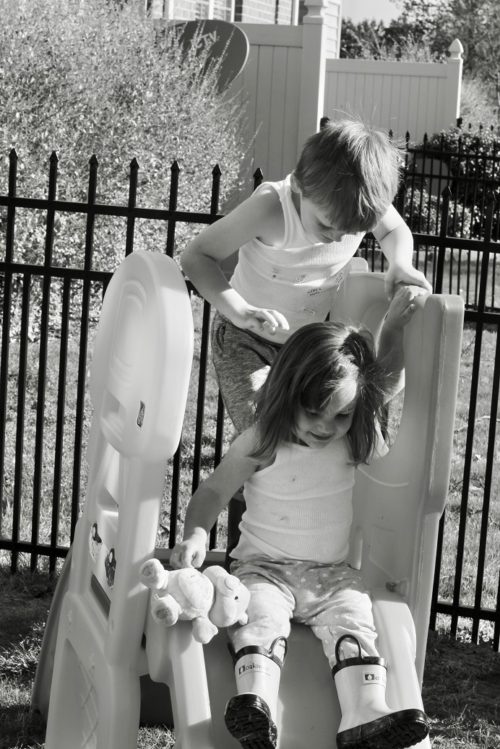 12 Lively Photos of Busy Toddler Siblings Prove Moms Everywhere Are Exhausted www.herviewfromhome.com