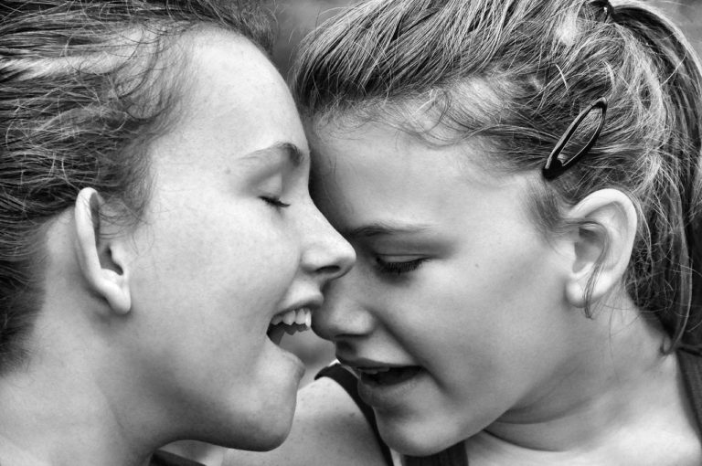 5 Truths About The Ties Between Sisters www.herviewfromhome.com