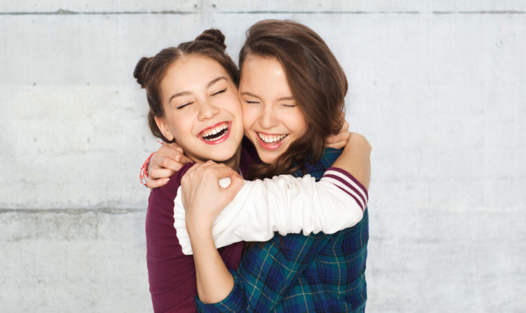 A Girl's Guide to Being a Good Friend www.herviewfromhome.com