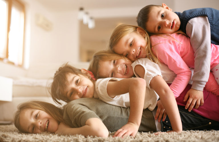 4 Things Big Families Do That Make Them Awesome www.herviewfromhome.com
