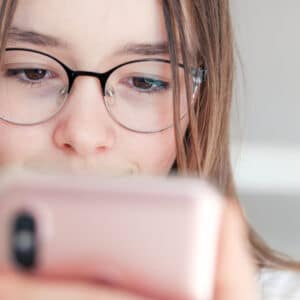 Access To the Internet Put Me in Danger as a Teen—So No, My Kids Won’t Be Getting Phones