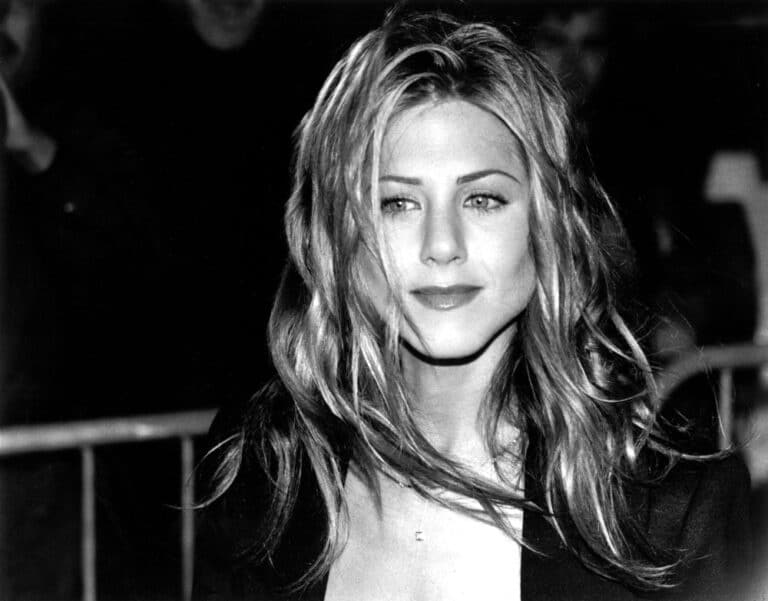 Black and white photo of Jennifer Aniston