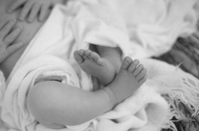 Newborn photo of feet, black-and-white photo