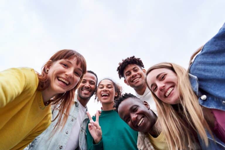 Group of 20 year olds smiling in selfie