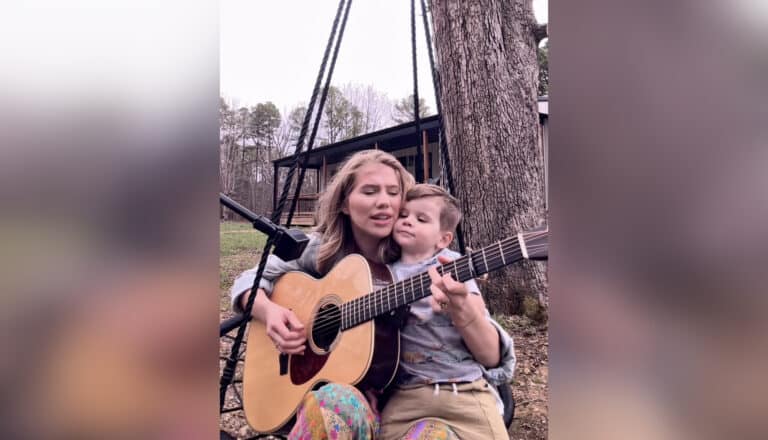 Hannah Harper American Idol winner sings with her young son on her lap
