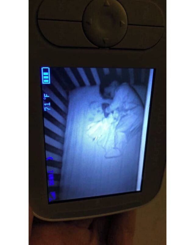 "So last night I was positive there was a ghost baby in the bed with my son. I was so freaked out, I barely slept. I even tried creeping in there with a flashlight while my son was sleeping. Well, this morning I go to investigate a bit further. It turns out my husband just forgot to put the mattress protector on when he changed the sheets."⁣
Thanks for the laugh Maritza Elizabeth!